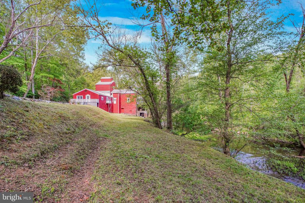 6908 ROXBURY MILL RD, SPOTSYLVANIA, Virginia 22551, 7 Bedrooms Bedrooms, ,5 BathroomsBathrooms,Residential,6908 ROXBURY MILL RD,VASP2043256 MLS # VASP2043256