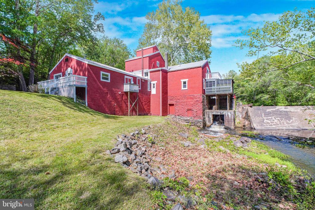 6908 ROXBURY MILL RD, SPOTSYLVANIA, Virginia 22551, 7 Bedrooms Bedrooms, ,5 BathroomsBathrooms,Residential,6908 ROXBURY MILL RD,VASP2043256 MLS # VASP2043256