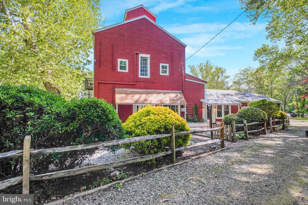 6908 ROXBURY MILL RD, SPOTSYLVANIA, Virginia 22551, 7 Bedrooms Bedrooms, ,5 BathroomsBathrooms,Residential,6908 ROXBURY MILL RD,VASP2043256 MLS # VASP2043256