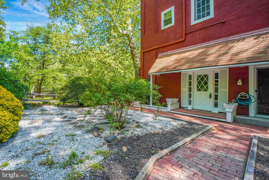 6908 ROXBURY MILL RD, SPOTSYLVANIA, Virginia 22551, 7 Bedrooms Bedrooms, ,5 BathroomsBathrooms,Residential,6908 ROXBURY MILL RD,VASP2043256 MLS # VASP2043256