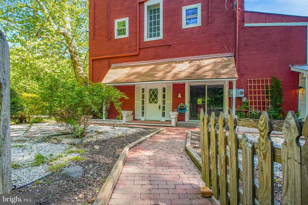 6908 ROXBURY MILL RD, SPOTSYLVANIA, Virginia 22551, 7 Bedrooms Bedrooms, ,5 BathroomsBathrooms,Residential,6908 ROXBURY MILL RD,VASP2043256 MLS # VASP2043256