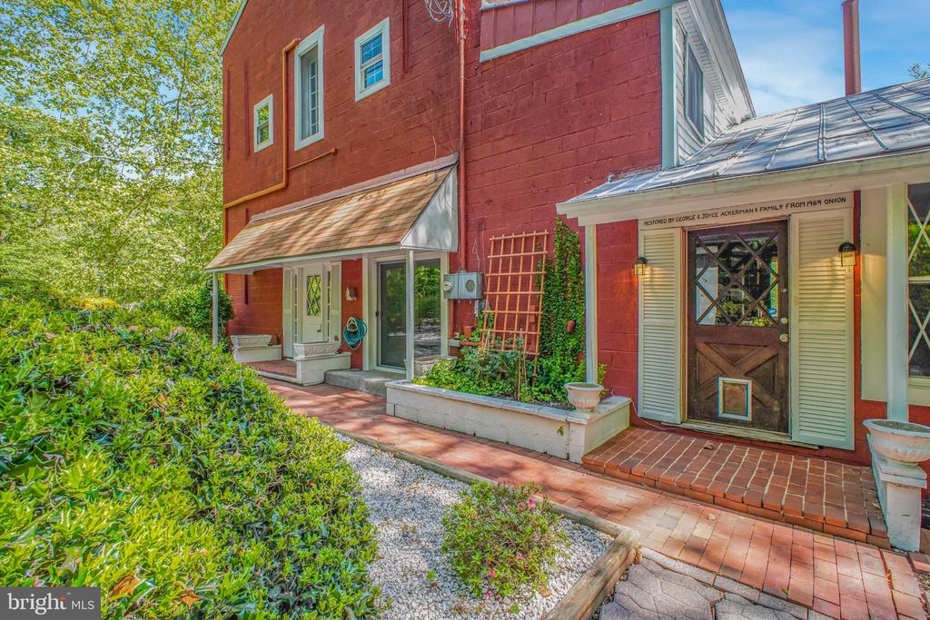 6908 ROXBURY MILL RD, SPOTSYLVANIA, Virginia 22551, 7 Bedrooms Bedrooms, ,5 BathroomsBathrooms,Residential,6908 ROXBURY MILL RD,VASP2043256 MLS # VASP2043256