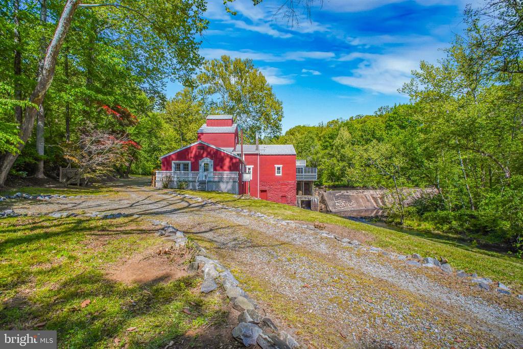 6908 ROXBURY MILL RD, SPOTSYLVANIA, Virginia 22551, 7 Bedrooms Bedrooms, ,5 BathroomsBathrooms,Residential,6908 ROXBURY MILL RD,VASP2043256 MLS # VASP2043256