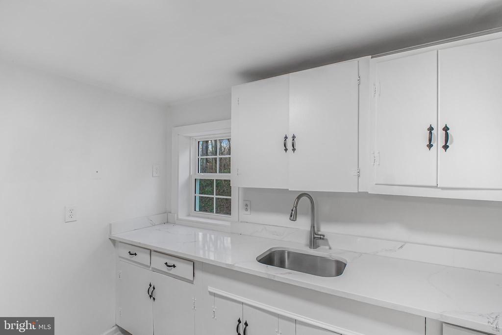 6908 ROXBURY MILL RD, SPOTSYLVANIA, Virginia 22551, 7 Bedrooms Bedrooms, ,5 BathroomsBathrooms,Residential,6908 ROXBURY MILL RD,VASP2043256 MLS # VASP2043256