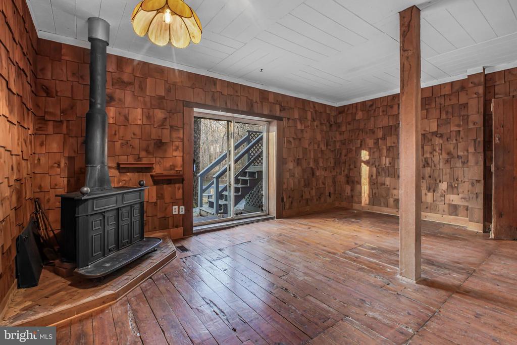 6908 ROXBURY MILL RD, SPOTSYLVANIA, Virginia 22551, 7 Bedrooms Bedrooms, ,5 BathroomsBathrooms,Residential,6908 ROXBURY MILL RD,VASP2043256 MLS # VASP2043256