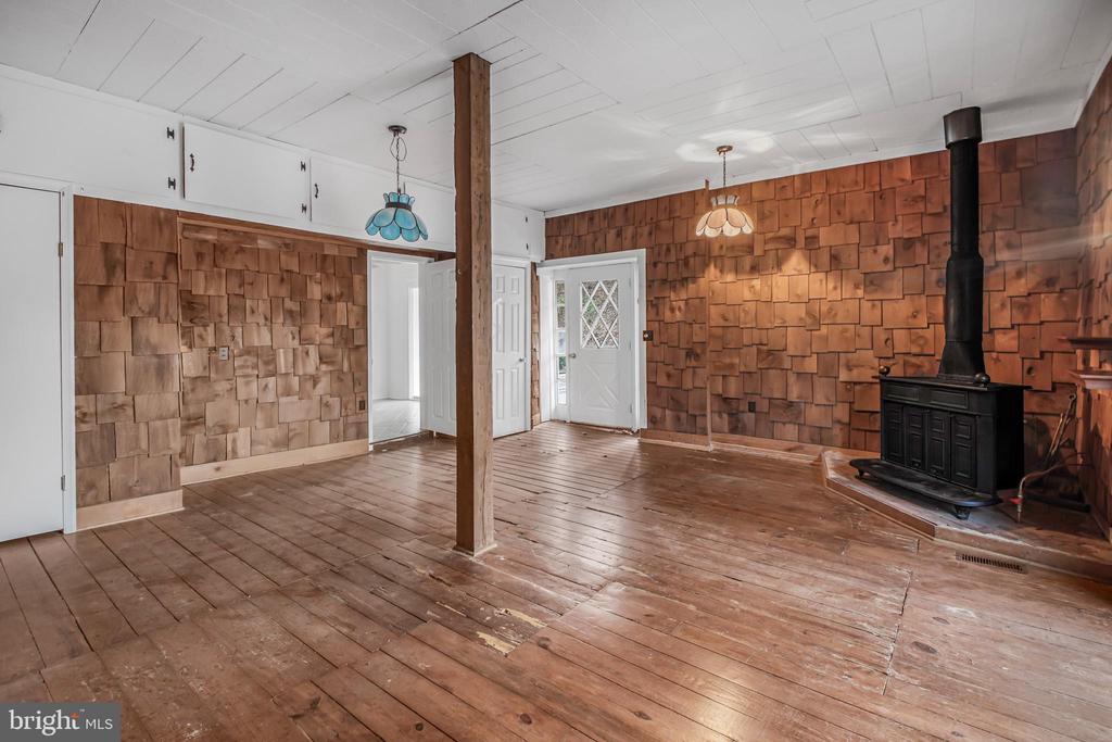 6908 ROXBURY MILL RD, SPOTSYLVANIA, Virginia 22551, 7 Bedrooms Bedrooms, ,5 BathroomsBathrooms,Residential,6908 ROXBURY MILL RD,VASP2043256 MLS # VASP2043256