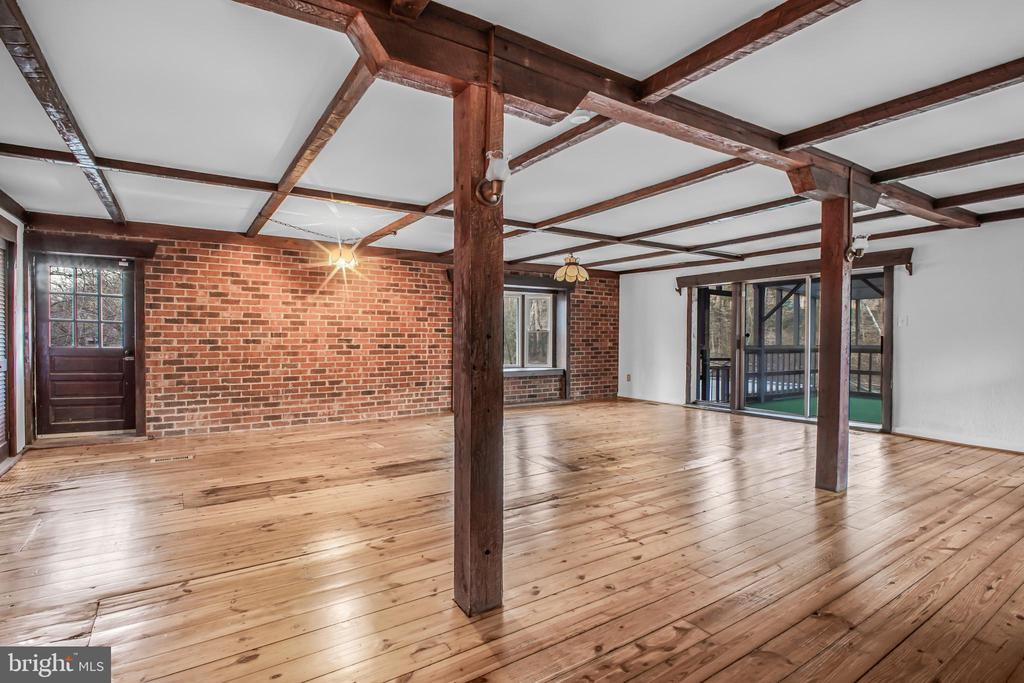 6908 ROXBURY MILL RD, SPOTSYLVANIA, Virginia 22551, 7 Bedrooms Bedrooms, ,5 BathroomsBathrooms,Residential,6908 ROXBURY MILL RD,VASP2043256 MLS # VASP2043256