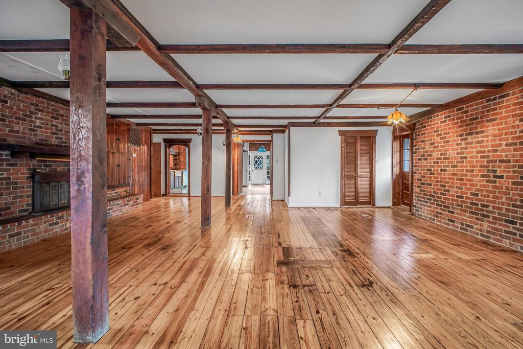 6908 ROXBURY MILL RD, SPOTSYLVANIA, Virginia 22551, 7 Bedrooms Bedrooms, ,5 BathroomsBathrooms,Residential,6908 ROXBURY MILL RD,VASP2043256 MLS # VASP2043256