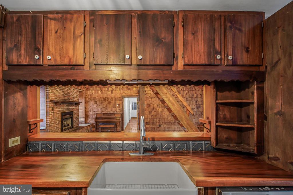 6908 ROXBURY MILL RD, SPOTSYLVANIA, Virginia 22551, 7 Bedrooms Bedrooms, ,5 BathroomsBathrooms,Residential,6908 ROXBURY MILL RD,VASP2043256 MLS # VASP2043256