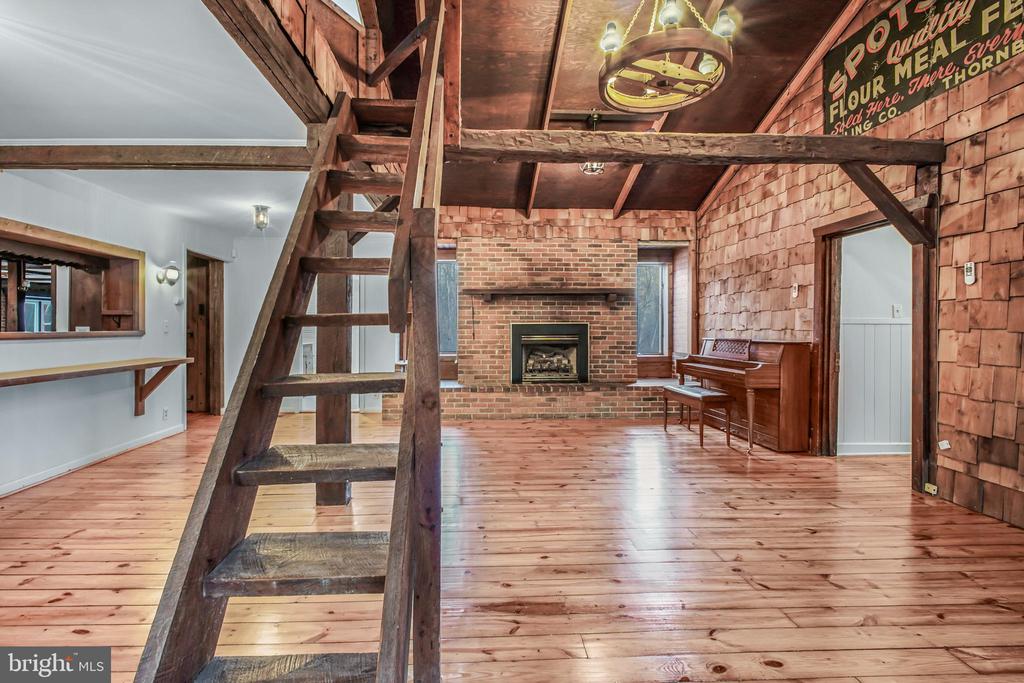 6908 ROXBURY MILL RD, SPOTSYLVANIA, Virginia 22551, 7 Bedrooms Bedrooms, ,5 BathroomsBathrooms,Residential,6908 ROXBURY MILL RD,VASP2043256 MLS # VASP2043256