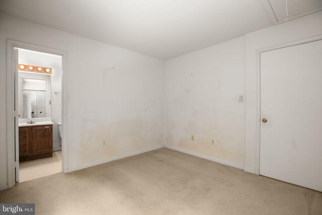 11203 SALEM VILLAGE DR, FREDERICKSBURG, Virginia 22407, 2 Bedrooms Bedrooms, ,2 BathroomsBathrooms,Residential,VILLAGESS OF SAL,11203 SALEM VILLAGE DR,VASP2043192 MLS # VASP2043192