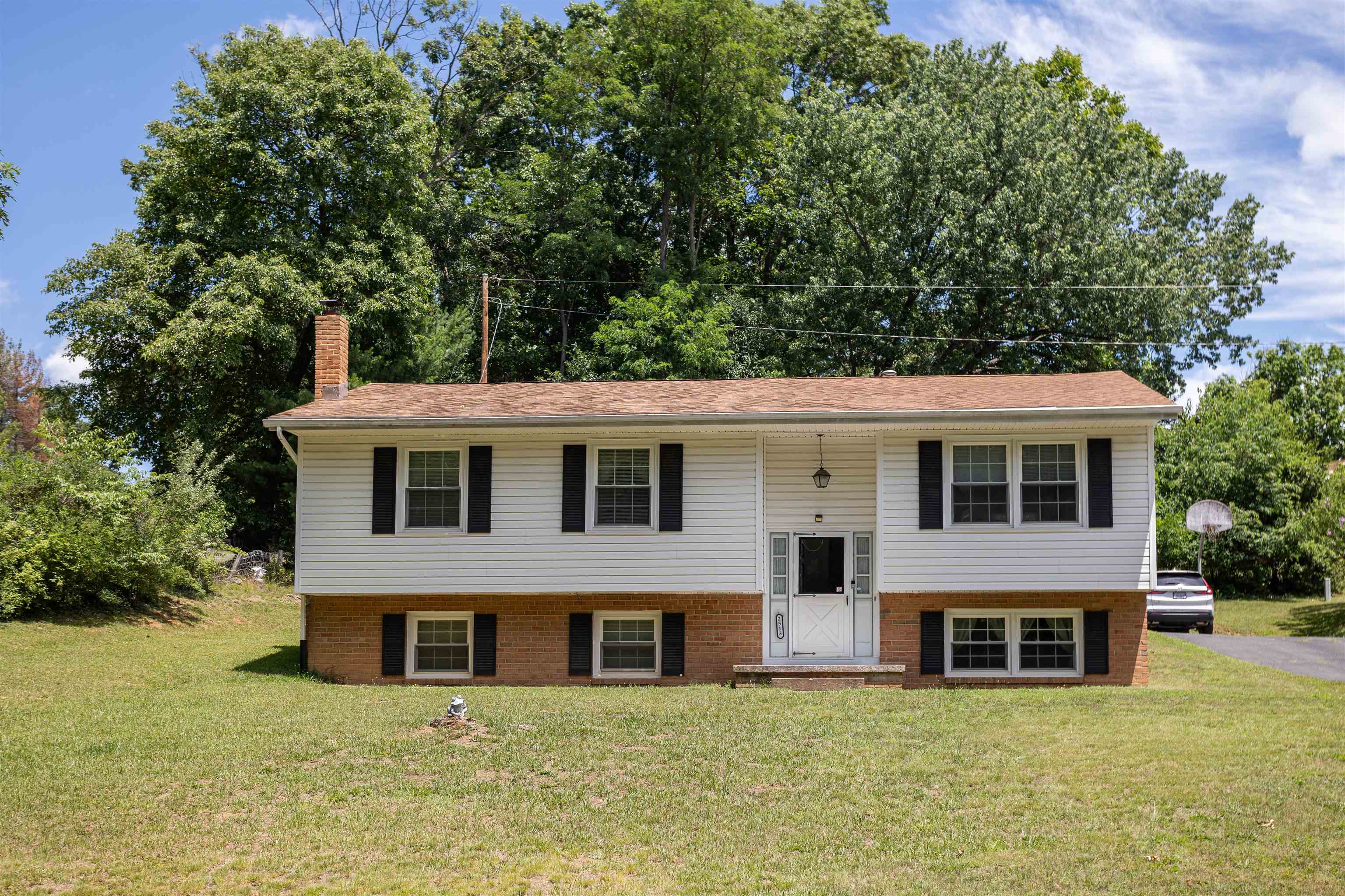 2513 KNOLLWOOD DR, STAUNTON, Virginia 24401, 4 Bedrooms Bedrooms, ,1 BathroomBathrooms,Residential,2513 KNOLLWOOD DR,678843 MLS # 678843