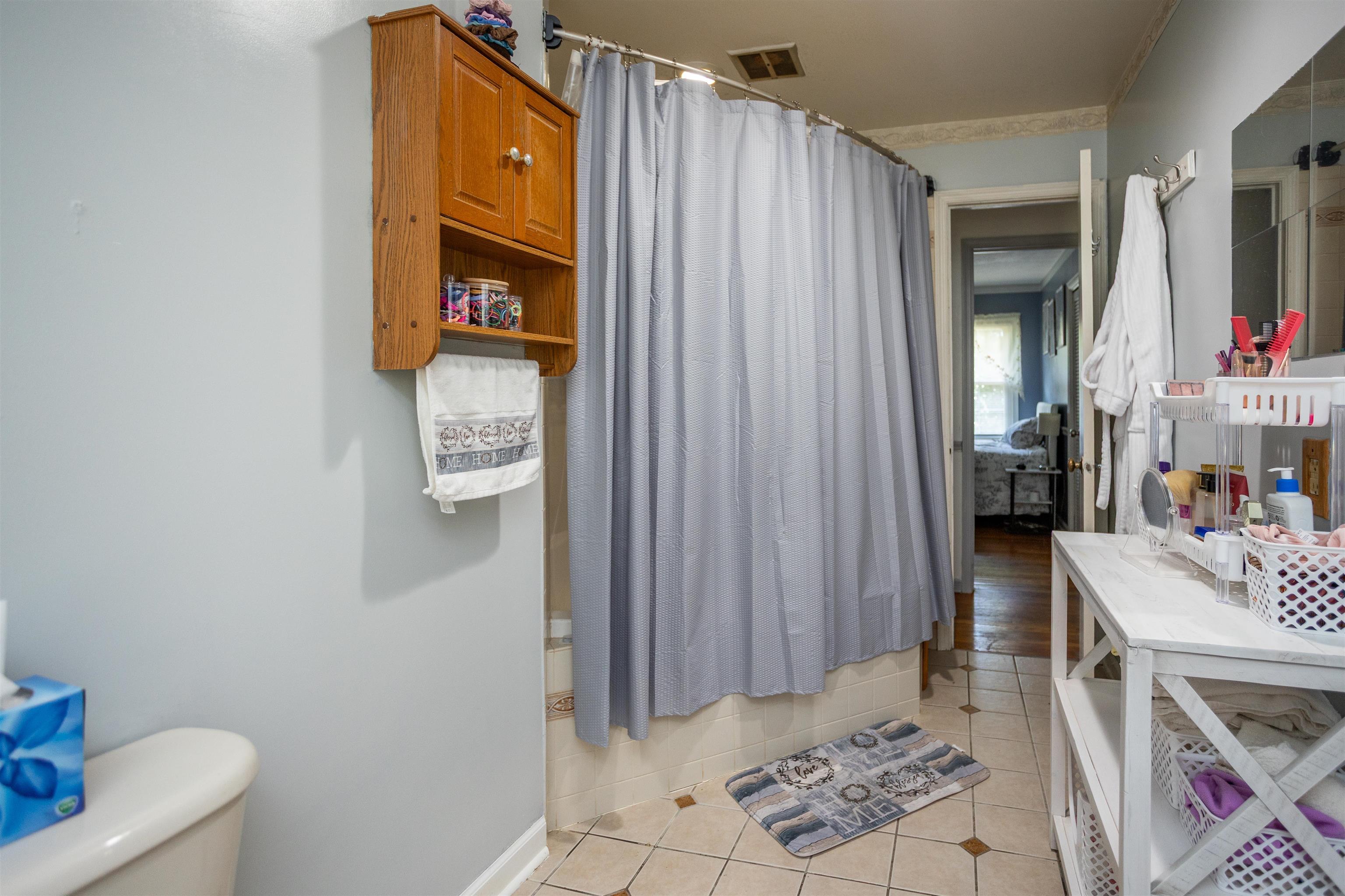 2513 KNOLLWOOD DR, STAUNTON, Virginia 24401, 4 Bedrooms Bedrooms, ,1 BathroomBathrooms,Residential,2513 KNOLLWOOD DR,678843 MLS # 678843