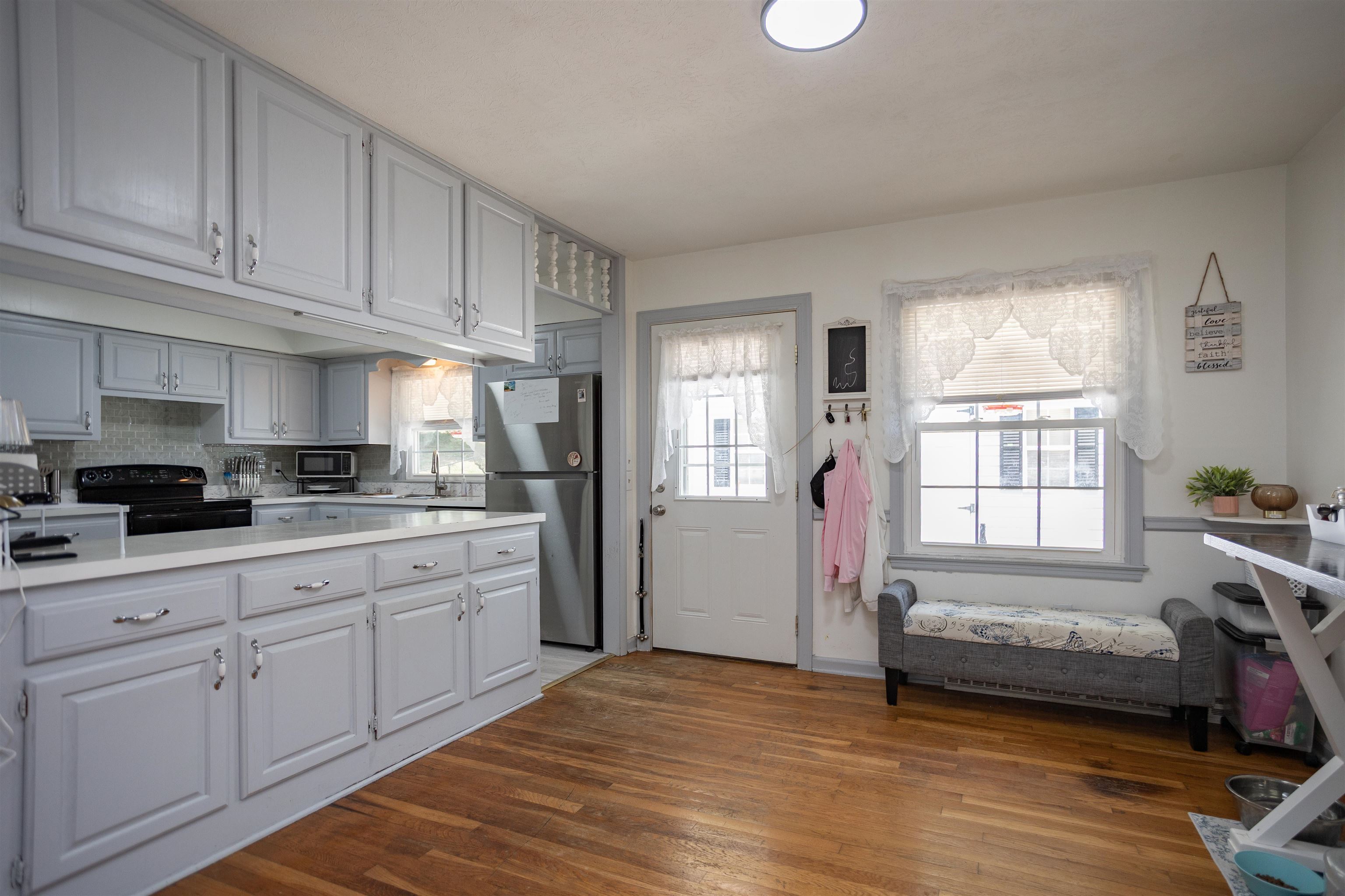 2513 KNOLLWOOD DR, STAUNTON, Virginia 24401, 4 Bedrooms Bedrooms, ,1 BathroomBathrooms,Residential,2513 KNOLLWOOD DR,678843 MLS # 678843