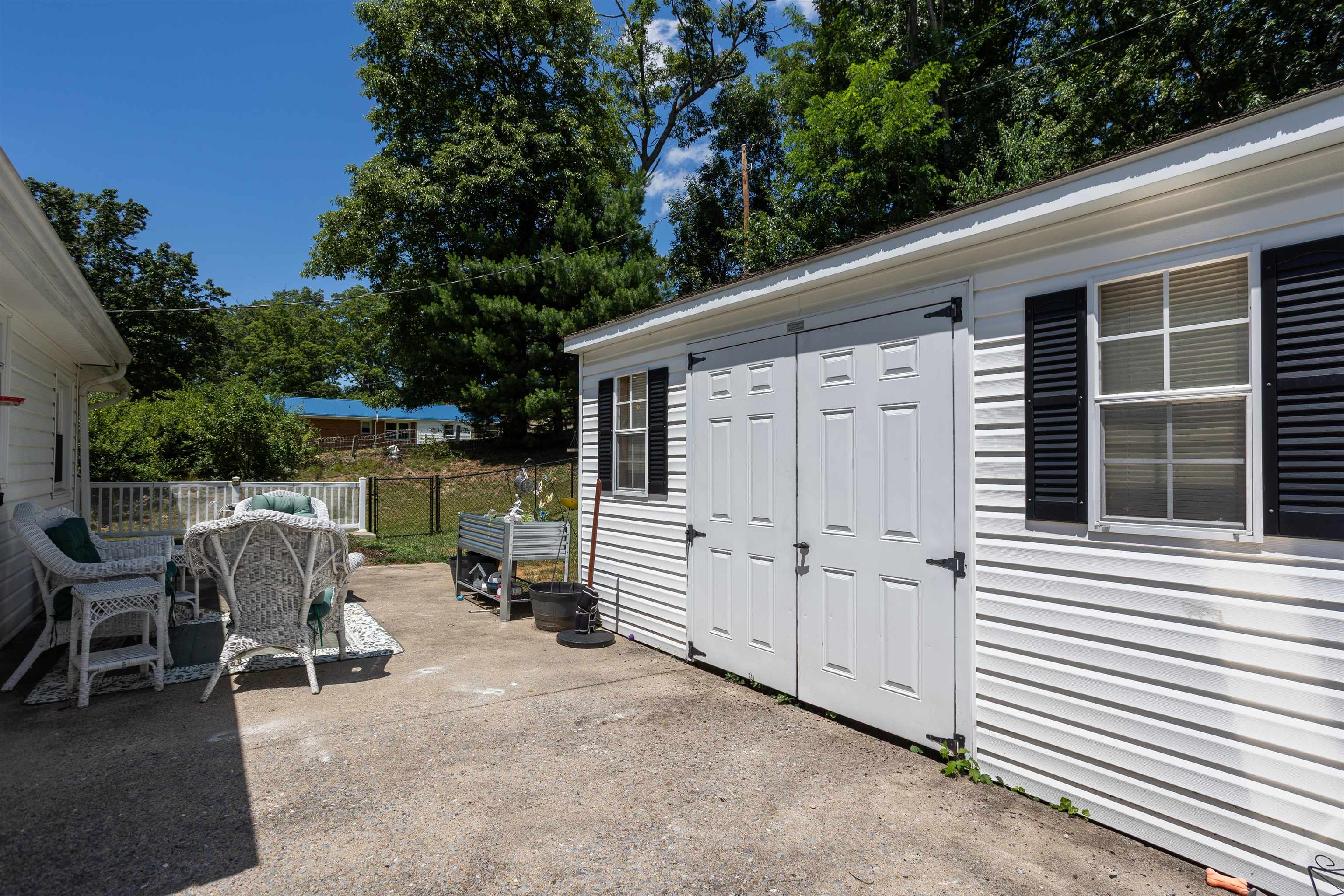 2513 KNOLLWOOD DR, STAUNTON, Virginia 24401, 4 Bedrooms Bedrooms, ,1 BathroomBathrooms,Residential,2513 KNOLLWOOD DR,678843 MLS # 678843