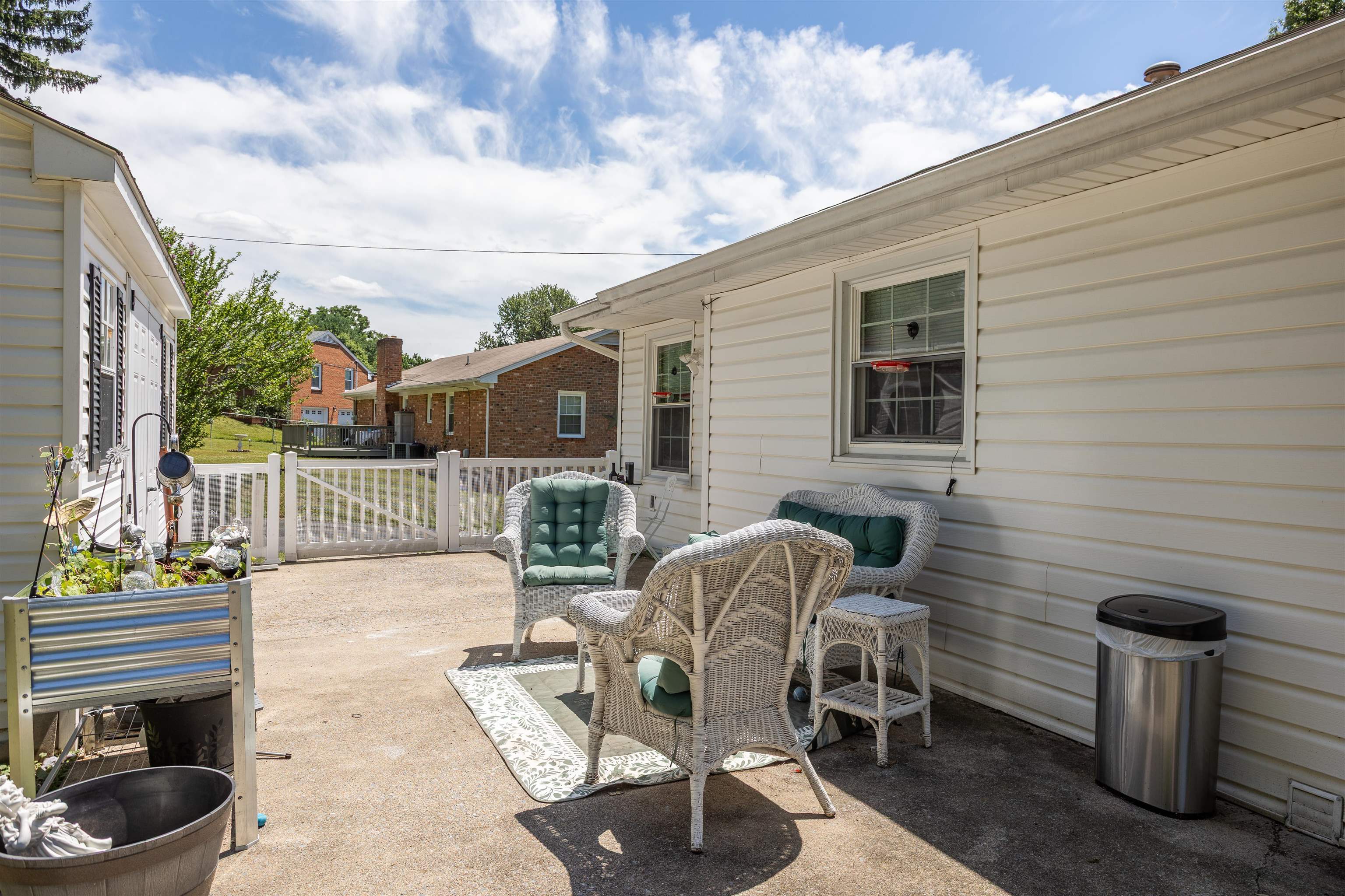 2513 KNOLLWOOD DR, STAUNTON, Virginia 24401, 4 Bedrooms Bedrooms, ,1 BathroomBathrooms,Residential,2513 KNOLLWOOD DR,678843 MLS # 678843