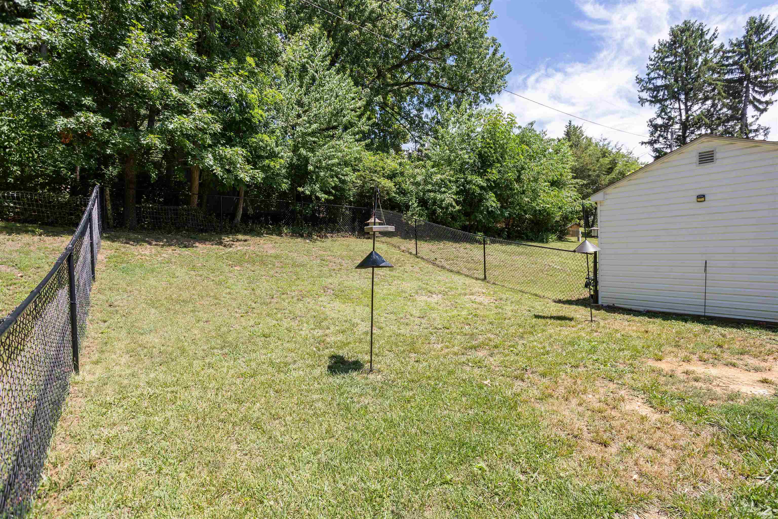 2513 KNOLLWOOD DR, STAUNTON, Virginia 24401, 4 Bedrooms Bedrooms, ,1 BathroomBathrooms,Residential,2513 KNOLLWOOD DR,678843 MLS # 678843