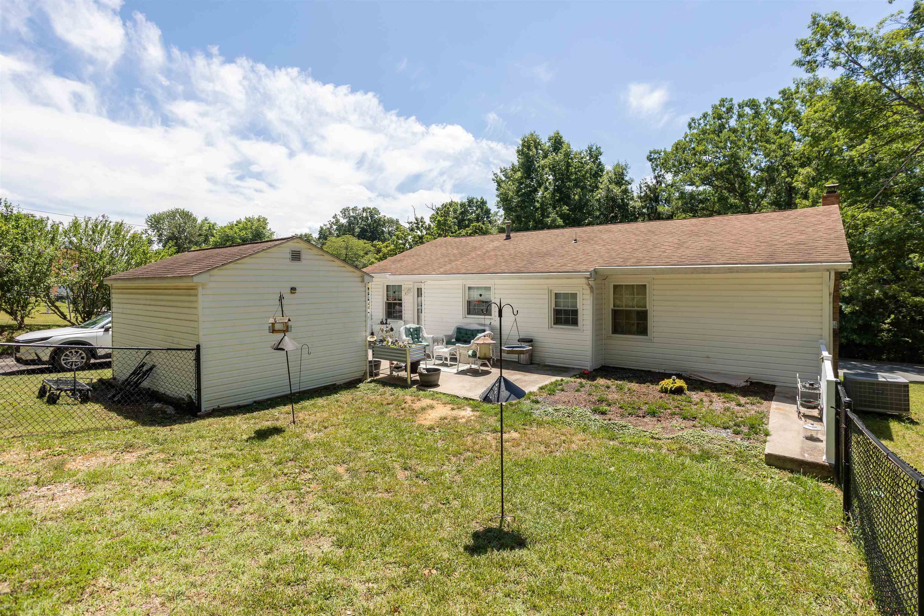 2513 KNOLLWOOD DR, STAUNTON, Virginia 24401, 4 Bedrooms Bedrooms, ,1 BathroomBathrooms,Residential,2513 KNOLLWOOD DR,678843 MLS # 678843
