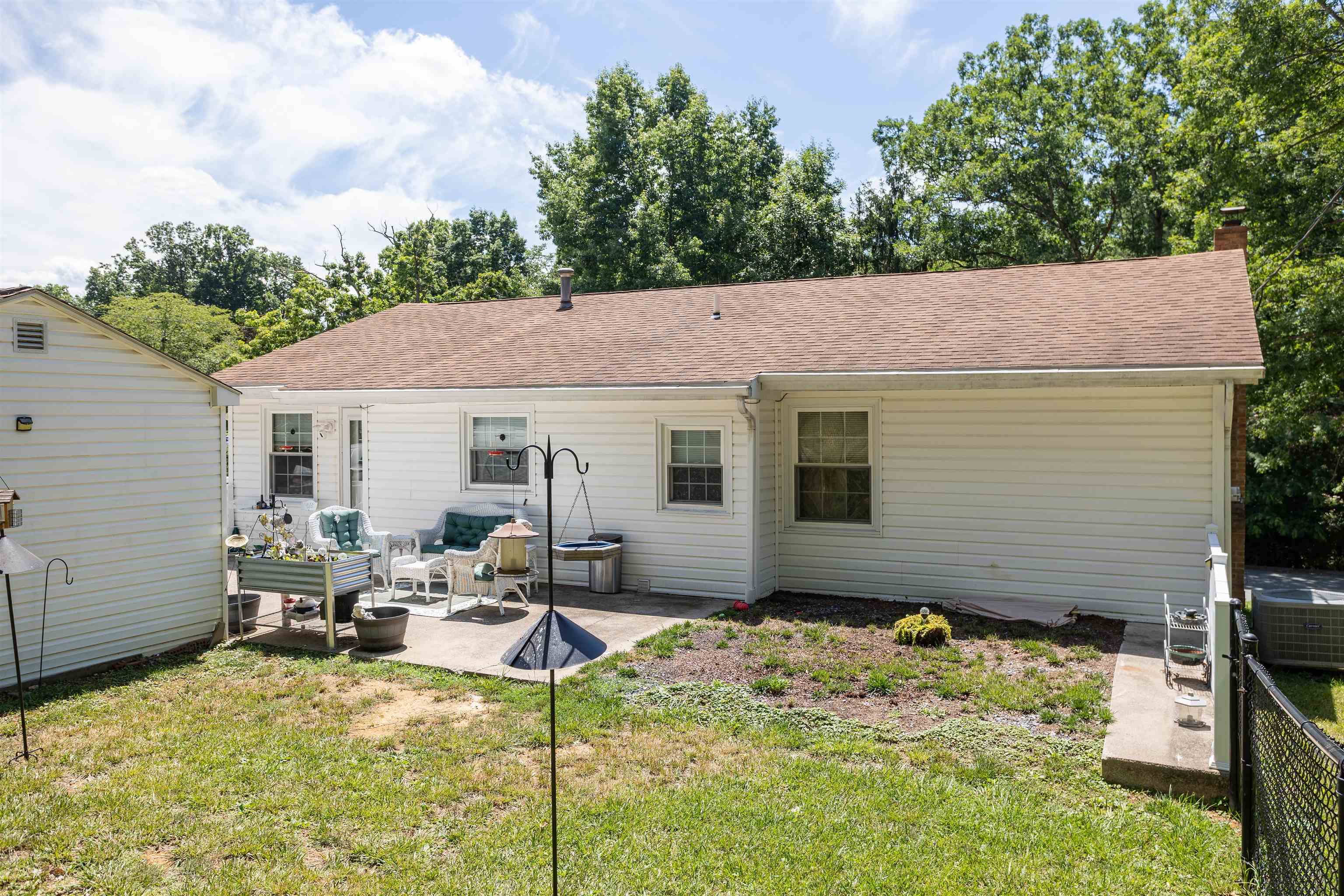 2513 KNOLLWOOD DR, STAUNTON, Virginia 24401, 4 Bedrooms Bedrooms, ,1 BathroomBathrooms,Residential,2513 KNOLLWOOD DR,678843 MLS # 678843