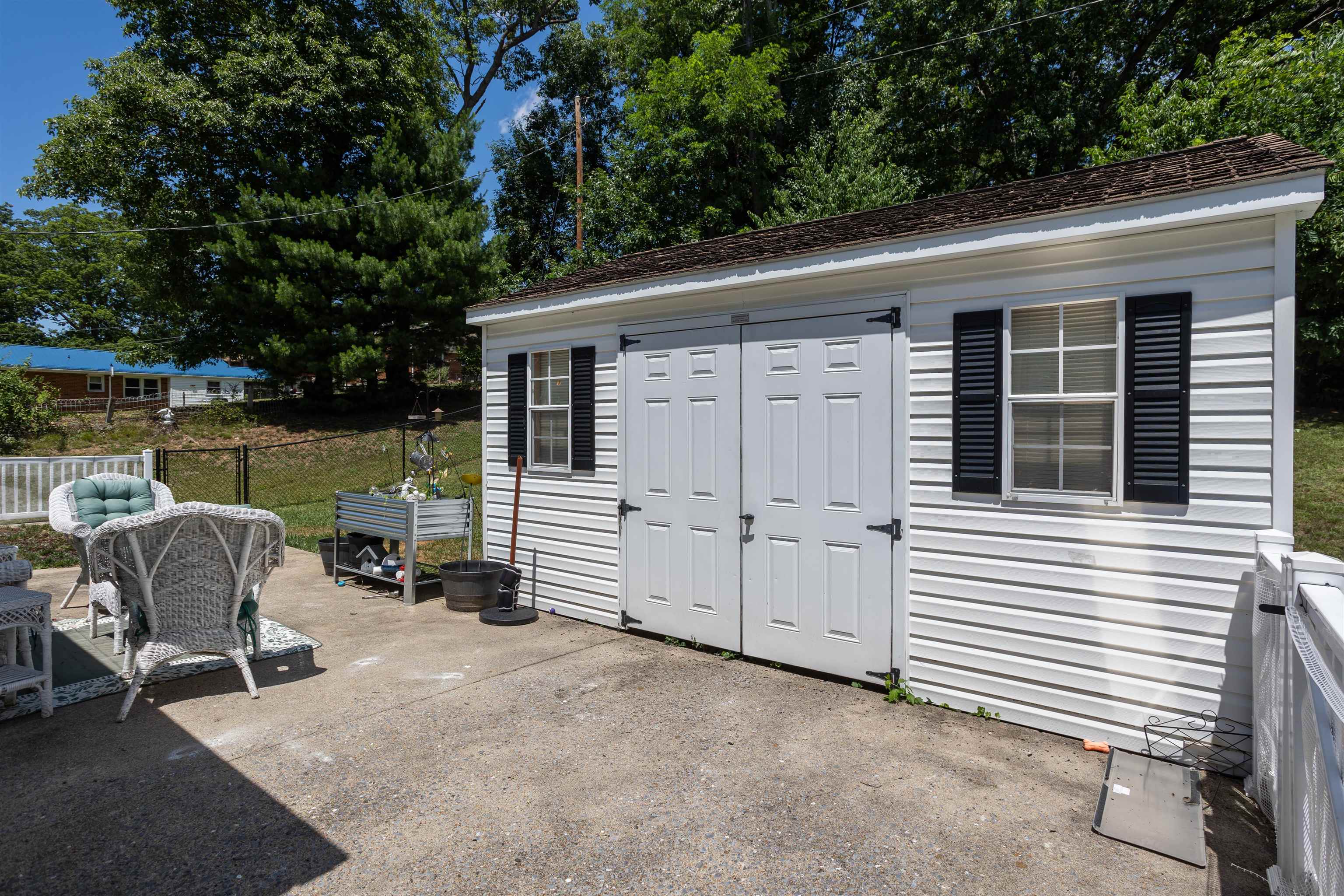 2513 KNOLLWOOD DR, STAUNTON, Virginia 24401, 4 Bedrooms Bedrooms, ,1 BathroomBathrooms,Residential,2513 KNOLLWOOD DR,678843 MLS # 678843