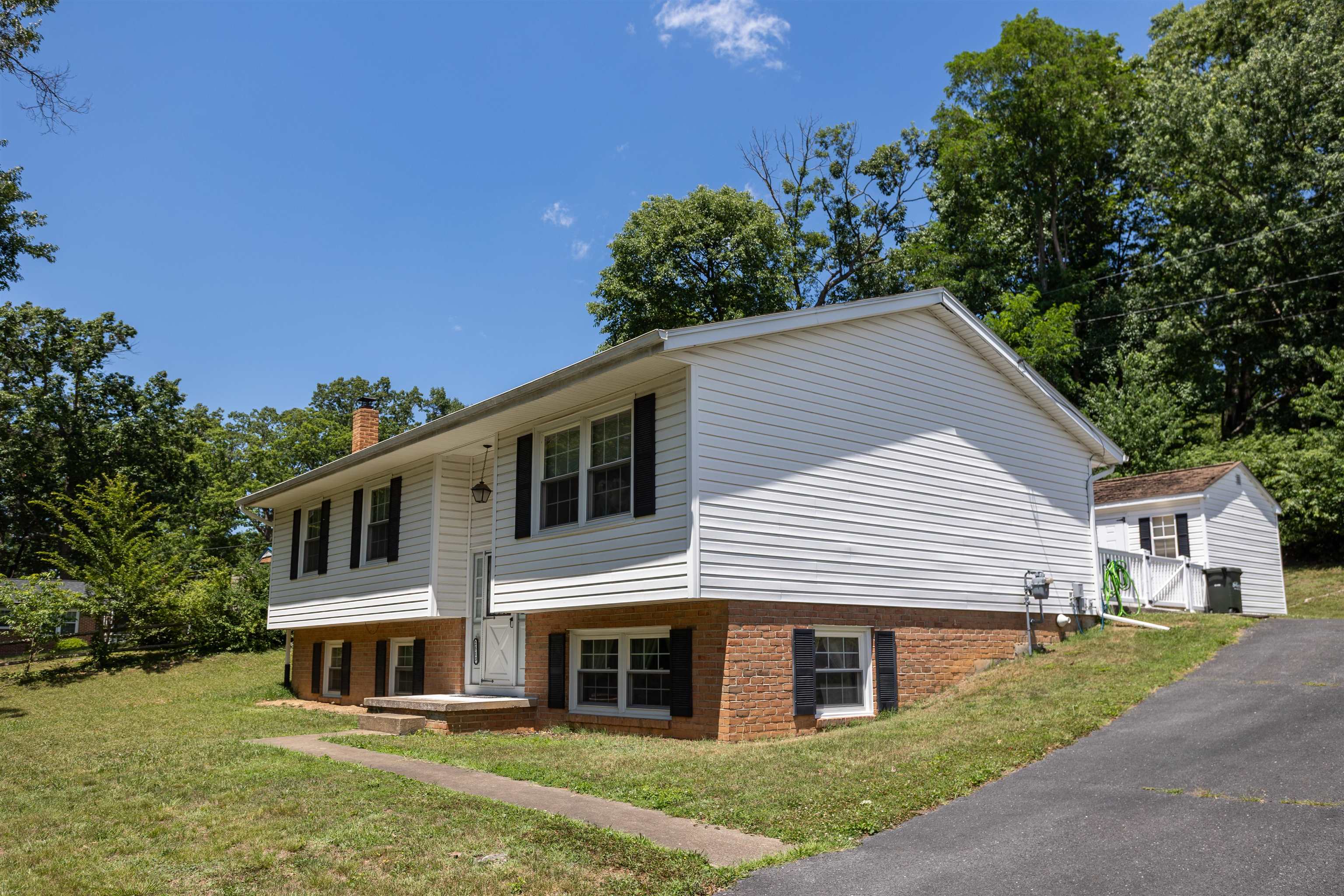 2513 KNOLLWOOD DR, STAUNTON, Virginia 24401, 4 Bedrooms Bedrooms, ,1 BathroomBathrooms,Residential,2513 KNOLLWOOD DR,678843 MLS # 678843