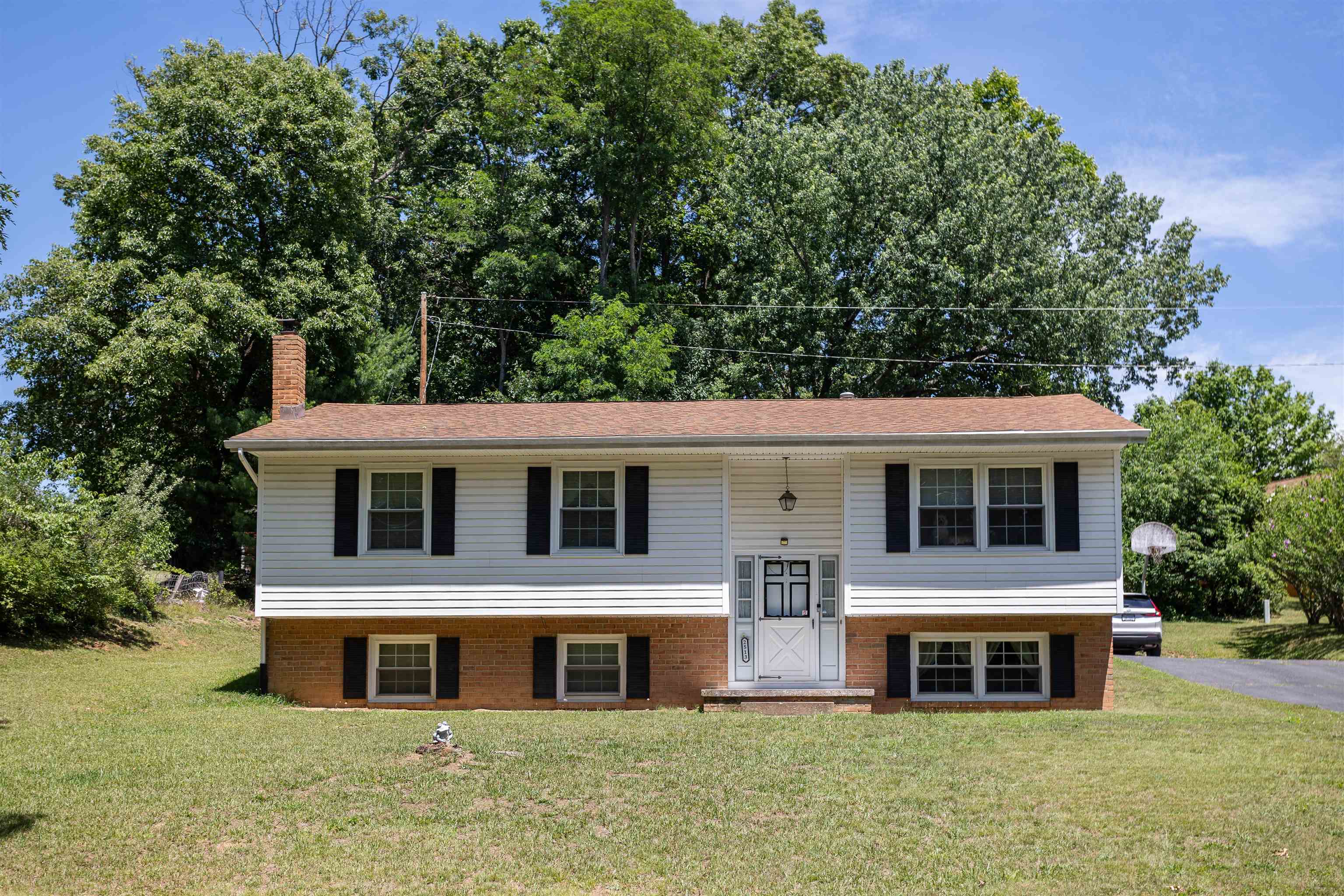 2513 KNOLLWOOD DR, STAUNTON, Virginia 24401, 4 Bedrooms Bedrooms, ,1 BathroomBathrooms,Residential,2513 KNOLLWOOD DR,678843 MLS # 678843