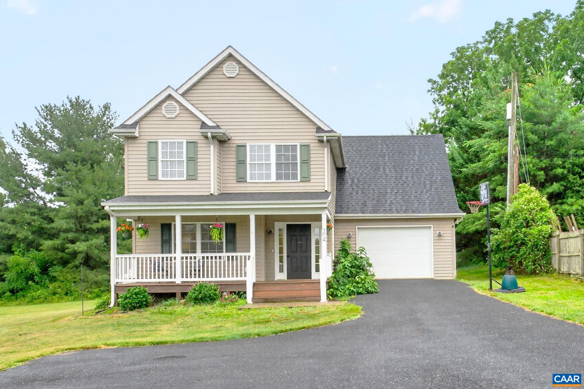304 GROVE AVE, WAYNESBORO, Virginia 22980, 4 Bedrooms Bedrooms, ,2 BathroomsBathrooms,Residential,304 GROVE AVE,678849 MLS # 678849