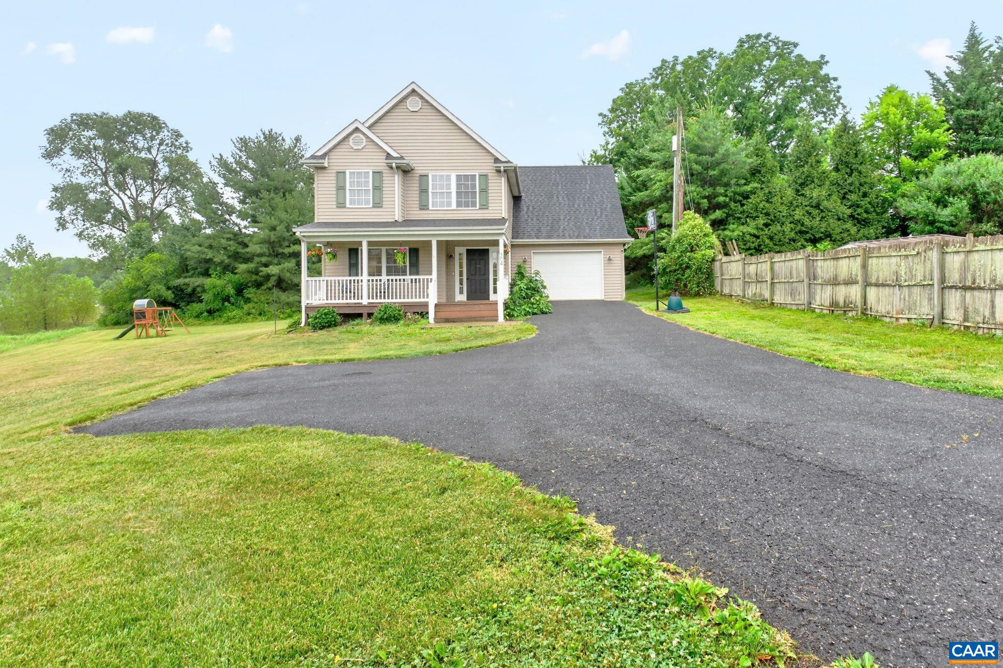 304 GROVE AVE, WAYNESBORO, Virginia 22980, 4 Bedrooms Bedrooms, ,2 BathroomsBathrooms,Residential,304 GROVE AVE,678849 MLS # 678849