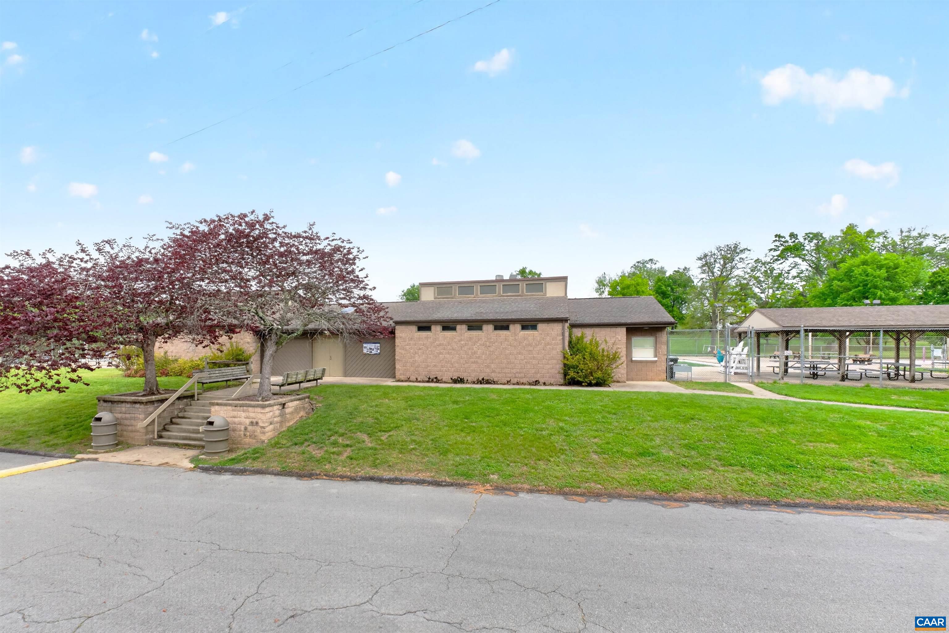 304 GROVE AVE, WAYNESBORO, Virginia 22980, 4 Bedrooms Bedrooms, ,2 BathroomsBathrooms,Residential,304 GROVE AVE,678849 MLS # 678849