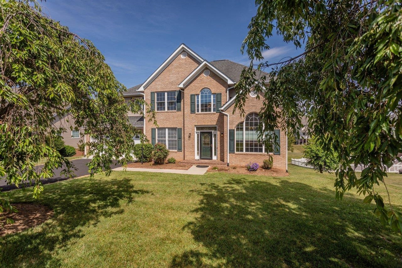 15 BROOKMERE CT, STAUNTON, Virginia 24401, 4 Bedrooms Bedrooms, ,2 BathroomsBathrooms,Residential,15 BROOKMERE CT,678853 MLS # 678853