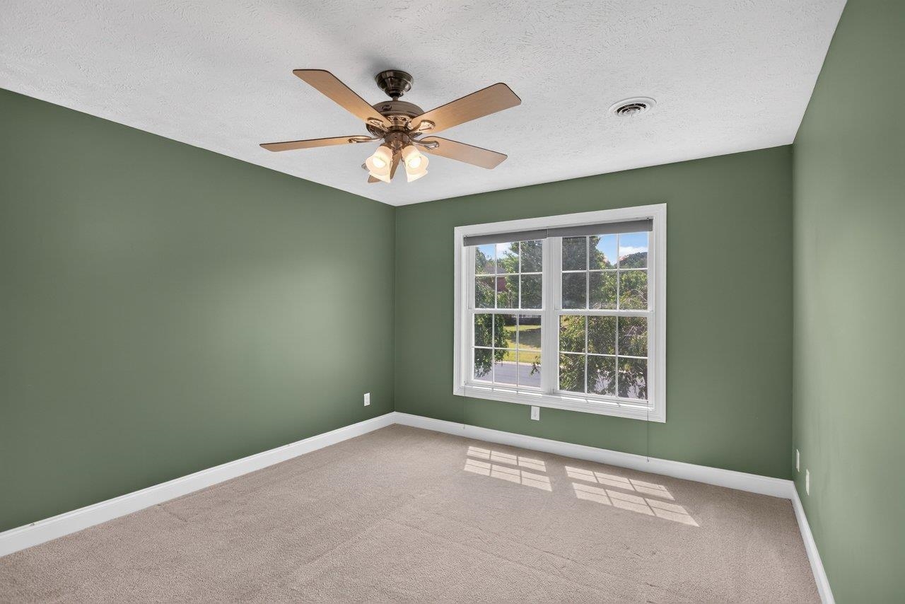 15 BROOKMERE CT, STAUNTON, Virginia 24401, 4 Bedrooms Bedrooms, ,2 BathroomsBathrooms,Residential,15 BROOKMERE CT,678853 MLS # 678853