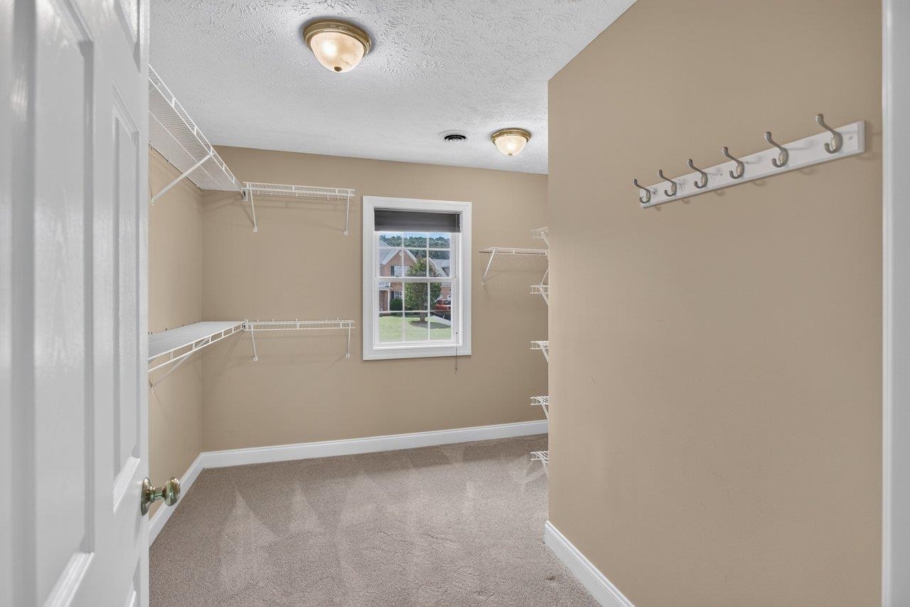 15 BROOKMERE CT, STAUNTON, Virginia 24401, 4 Bedrooms Bedrooms, ,2 BathroomsBathrooms,Residential,15 BROOKMERE CT,678853 MLS # 678853