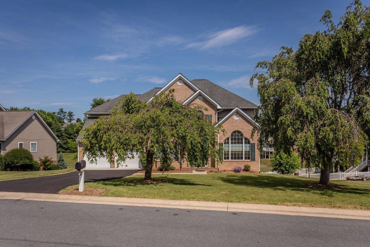 15 BROOKMERE CT, STAUNTON, Virginia 24401, 4 Bedrooms Bedrooms, ,2 BathroomsBathrooms,Residential,15 BROOKMERE CT,678853 MLS # 678853