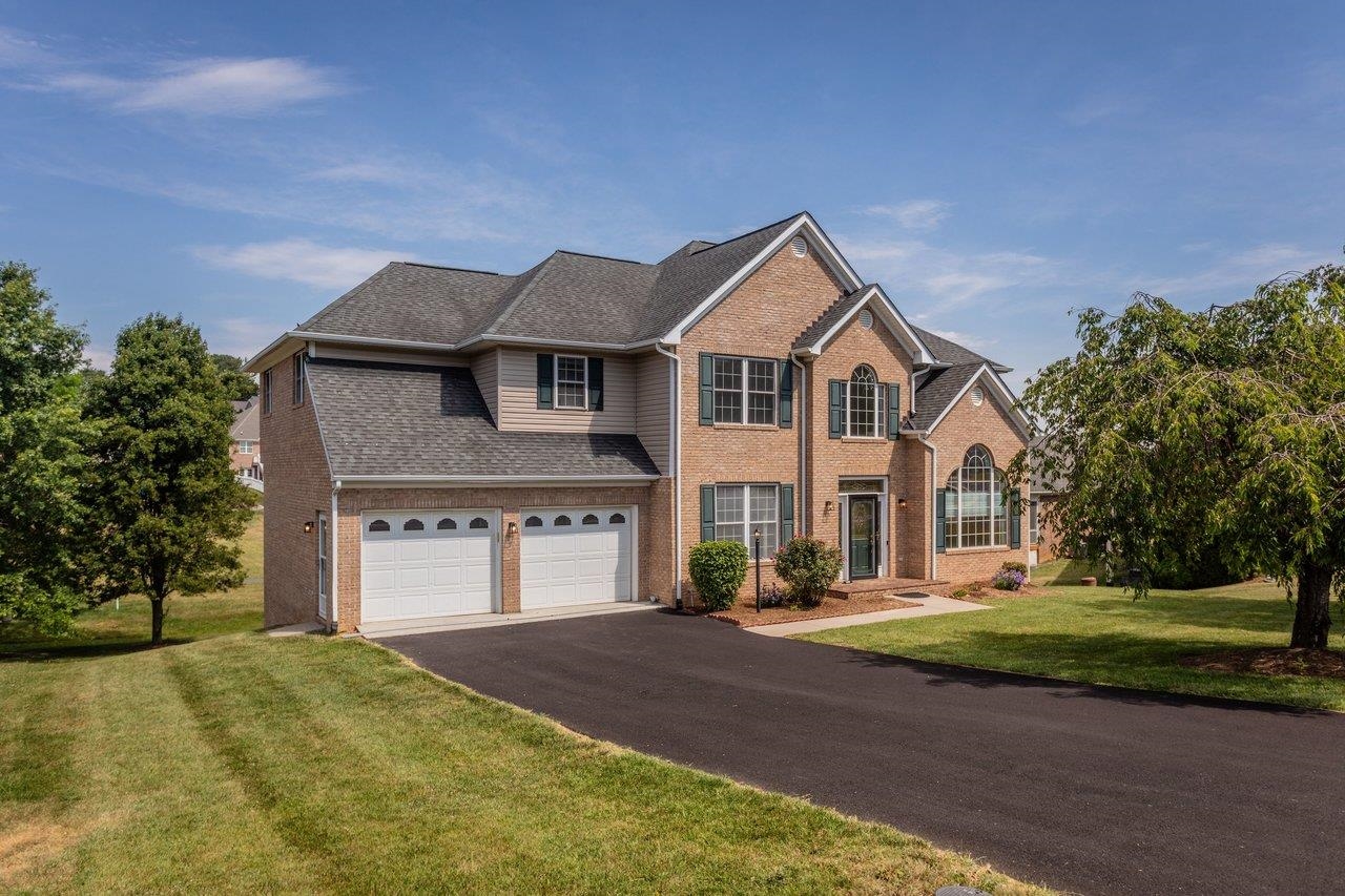 15 BROOKMERE CT, STAUNTON, Virginia 24401, 4 Bedrooms Bedrooms, ,2 BathroomsBathrooms,Residential,15 BROOKMERE CT,678853 MLS # 678853