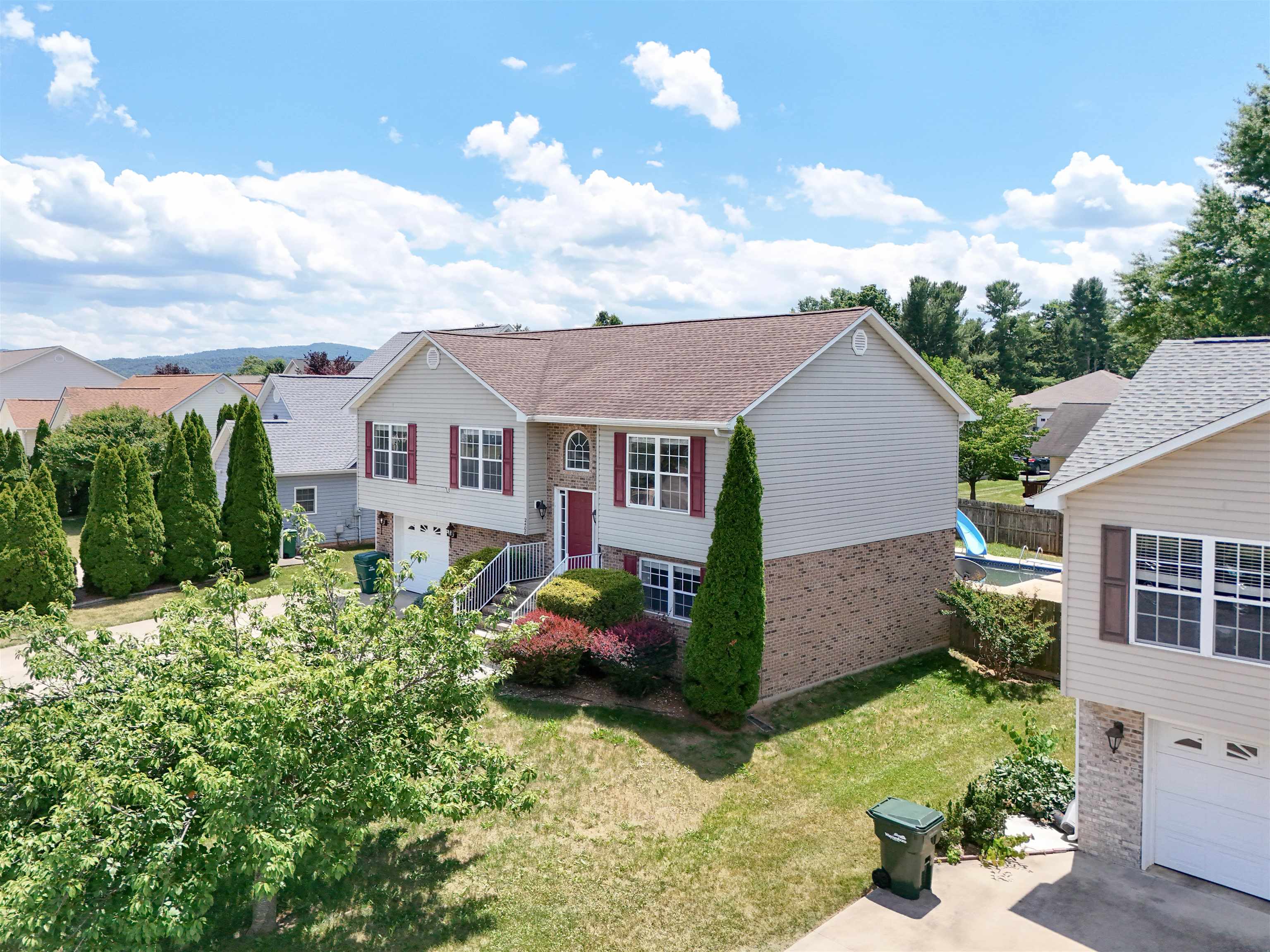2408 MONROE ST, WAYNESBORO, Virginia 22980, 3 Bedrooms Bedrooms, ,3 BathroomsBathrooms,Residential,2408 MONROE ST,678855 MLS # 678855