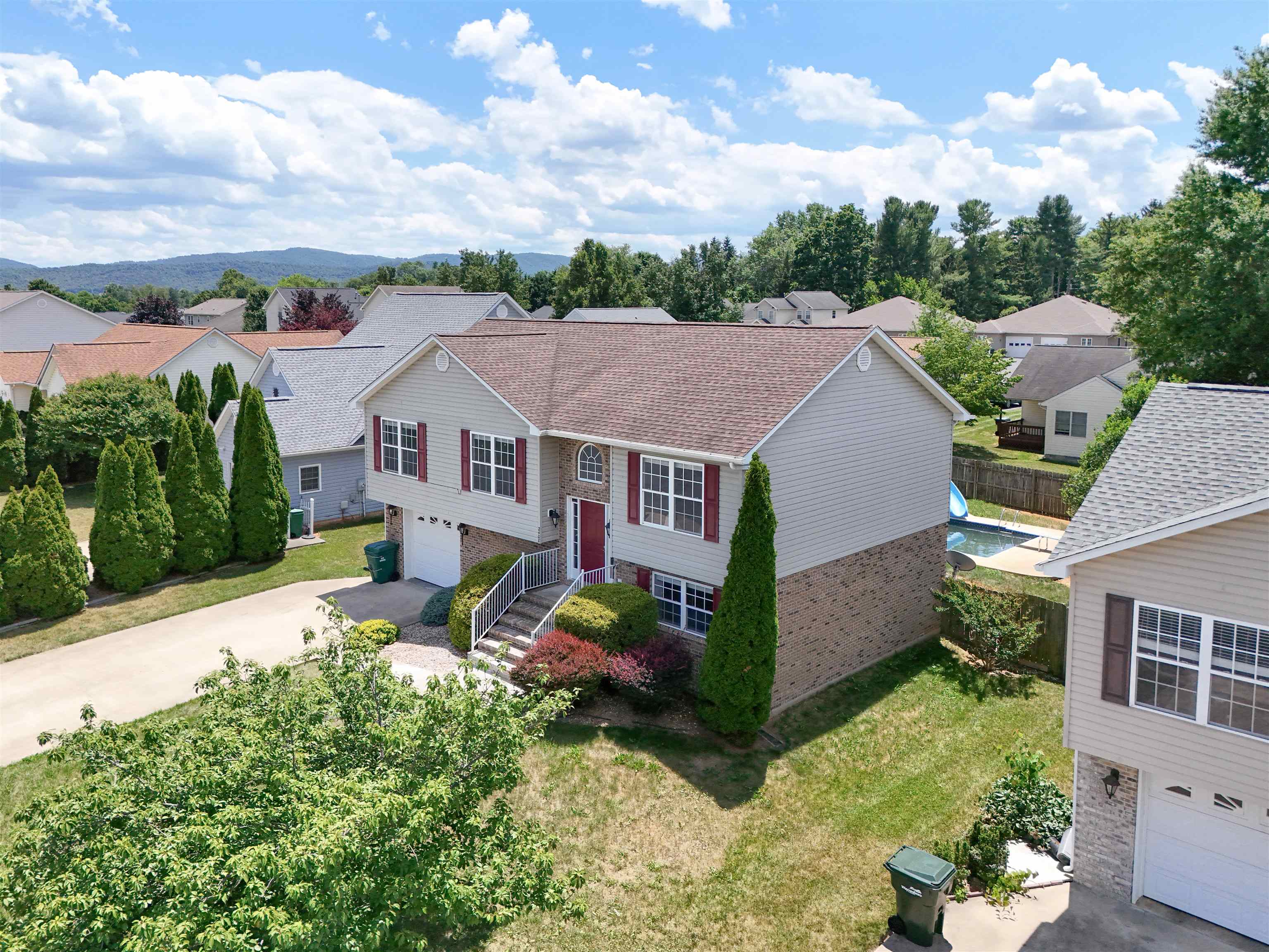 2408 MONROE ST, WAYNESBORO, Virginia 22980, 3 Bedrooms Bedrooms, ,3 BathroomsBathrooms,Residential,2408 MONROE ST,678855 MLS # 678855