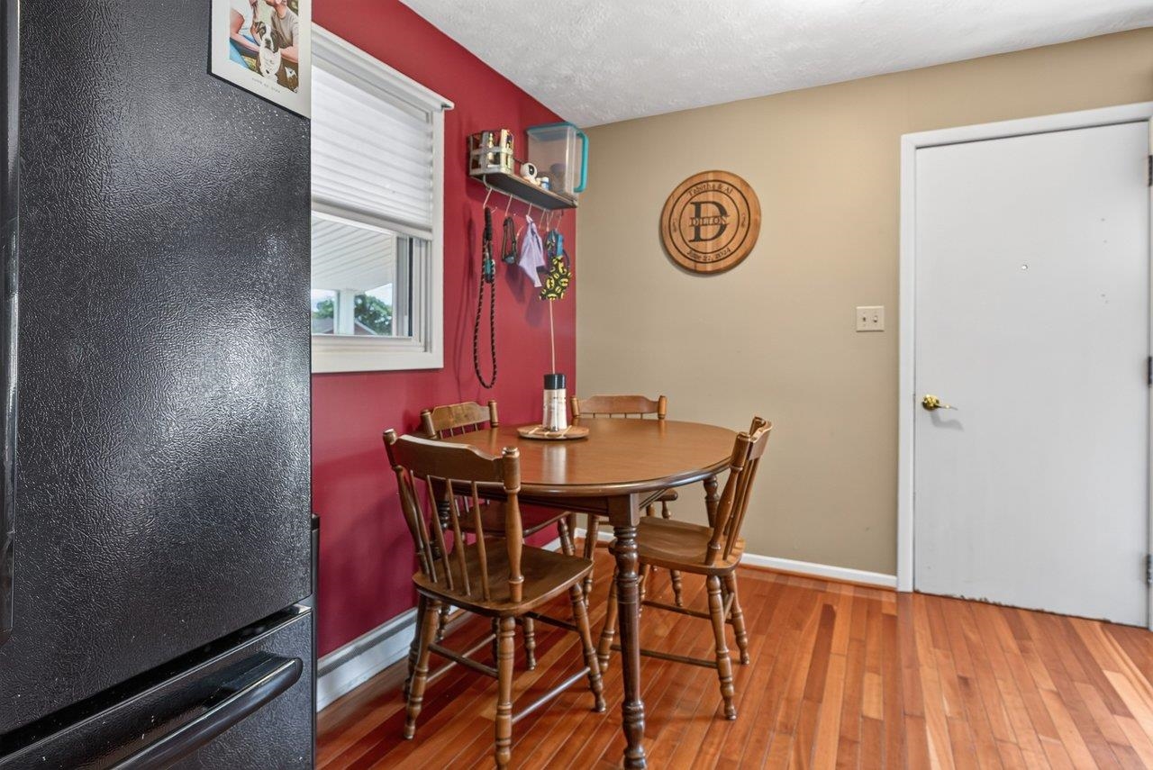 180 SUNSET DR, DAYTON, Virginia 22821, 2 Bedrooms Bedrooms, ,1 BathroomBathrooms,Residential,180 SUNSET DR,678856 MLS # 678856