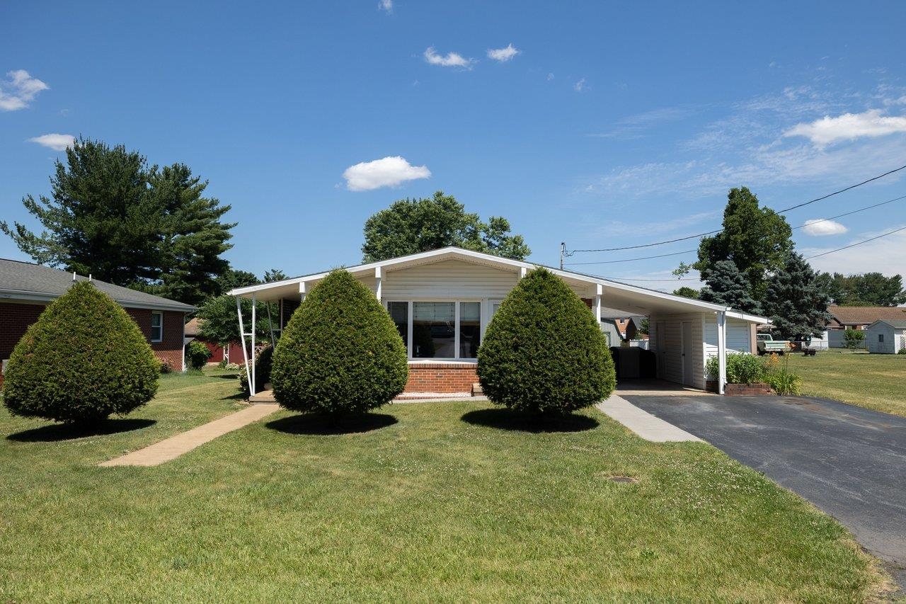 180 SUNSET DR, DAYTON, Virginia 22821, 2 Bedrooms Bedrooms, ,1 BathroomBathrooms,Residential,180 SUNSET DR,678856 MLS # 678856