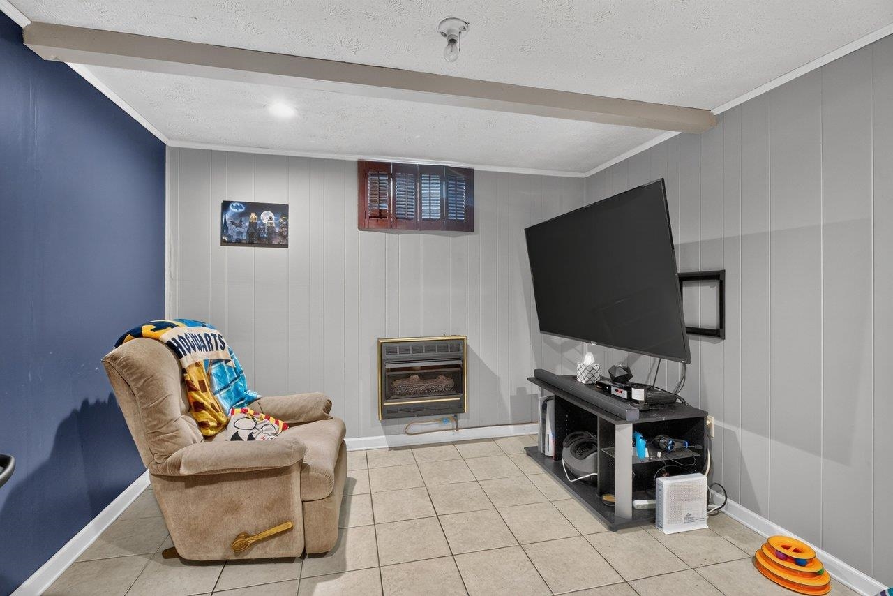 180 SUNSET DR, DAYTON, Virginia 22821, 2 Bedrooms Bedrooms, ,1 BathroomBathrooms,Residential,180 SUNSET DR,678856 MLS # 678856
