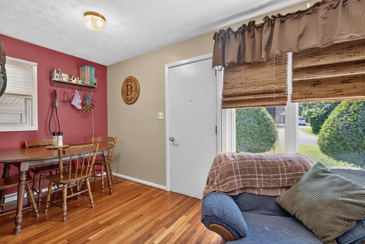 180 SUNSET DR, DAYTON, Virginia 22821, 2 Bedrooms Bedrooms, ,1 BathroomBathrooms,Residential,180 SUNSET DR,678856 MLS # 678856