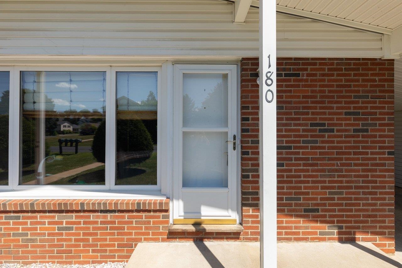 180 SUNSET DR, DAYTON, Virginia 22821, 2 Bedrooms Bedrooms, ,1 BathroomBathrooms,Residential,180 SUNSET DR,678856 MLS # 678856
