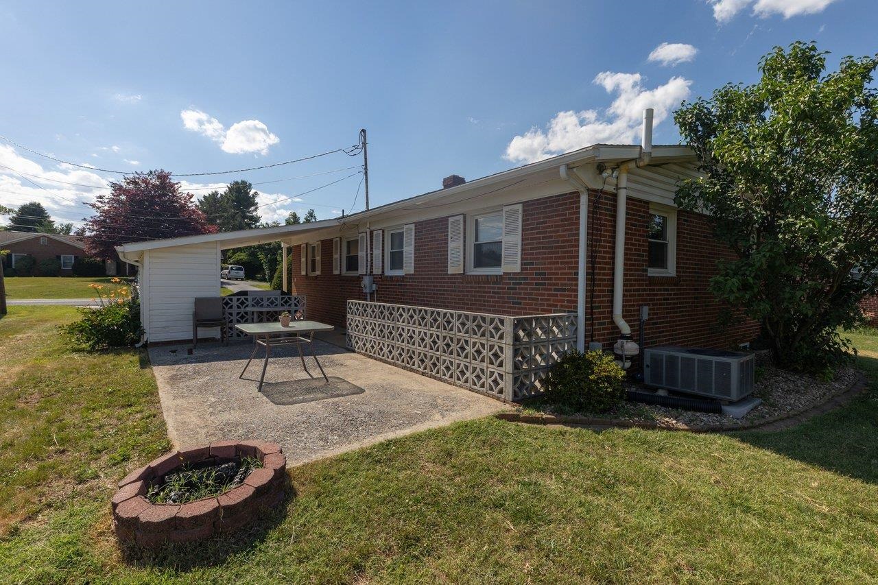 180 SUNSET DR, DAYTON, Virginia 22821, 2 Bedrooms Bedrooms, ,1 BathroomBathrooms,Residential,180 SUNSET DR,678856 MLS # 678856