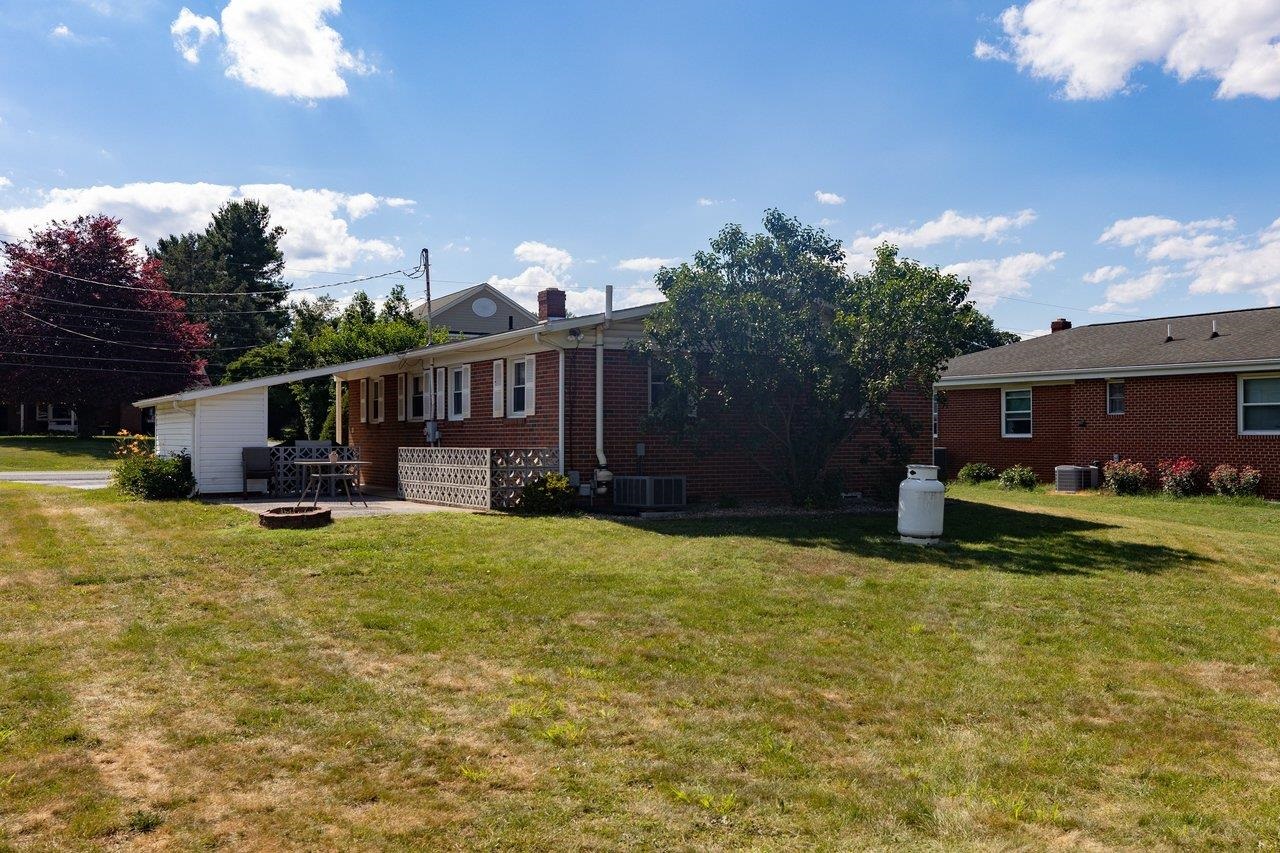 180 SUNSET DR, DAYTON, Virginia 22821, 2 Bedrooms Bedrooms, ,1 BathroomBathrooms,Residential,180 SUNSET DR,678856 MLS # 678856