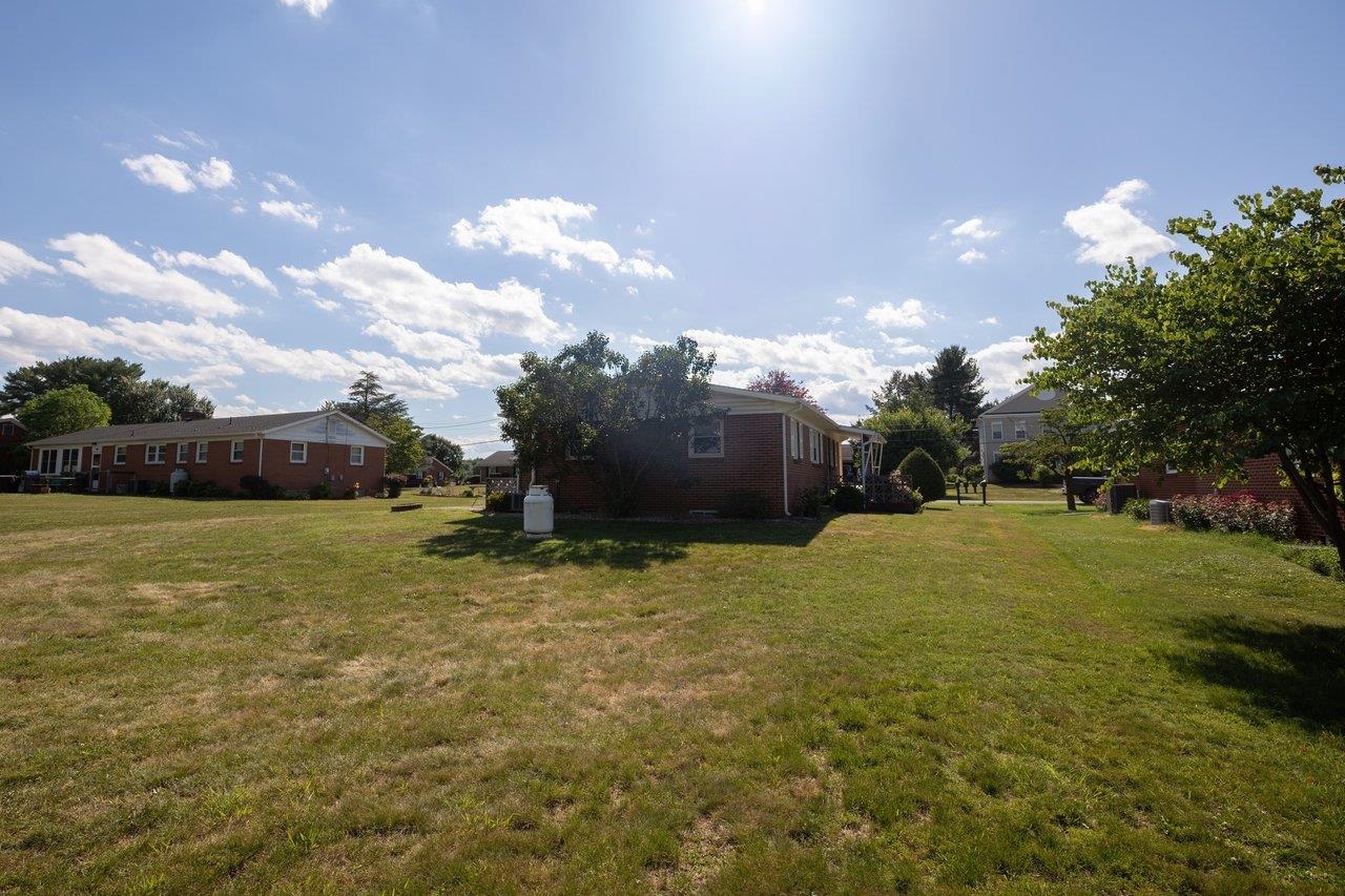 180 SUNSET DR, DAYTON, Virginia 22821, 2 Bedrooms Bedrooms, ,1 BathroomBathrooms,Residential,180 SUNSET DR,678856 MLS # 678856
