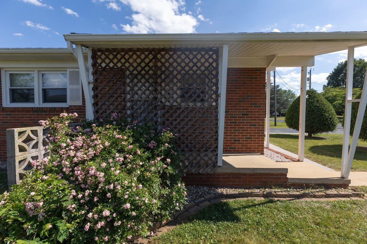 180 SUNSET DR, DAYTON, Virginia 22821, 2 Bedrooms Bedrooms, ,1 BathroomBathrooms,Residential,180 SUNSET DR,678856 MLS # 678856