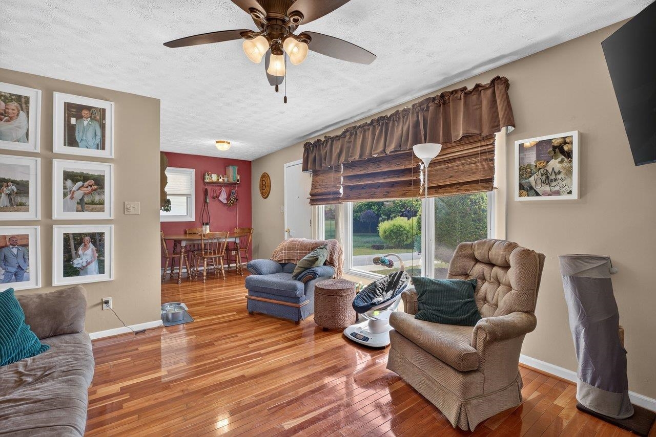 180 SUNSET DR, DAYTON, Virginia 22821, 2 Bedrooms Bedrooms, ,1 BathroomBathrooms,Residential,180 SUNSET DR,678856 MLS # 678856