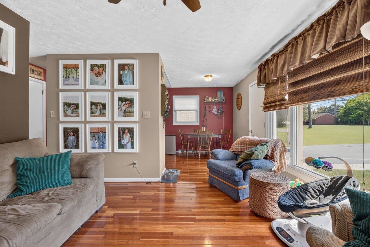 180 SUNSET DR, DAYTON, Virginia 22821, 2 Bedrooms Bedrooms, ,1 BathroomBathrooms,Residential,180 SUNSET DR,678856 MLS # 678856