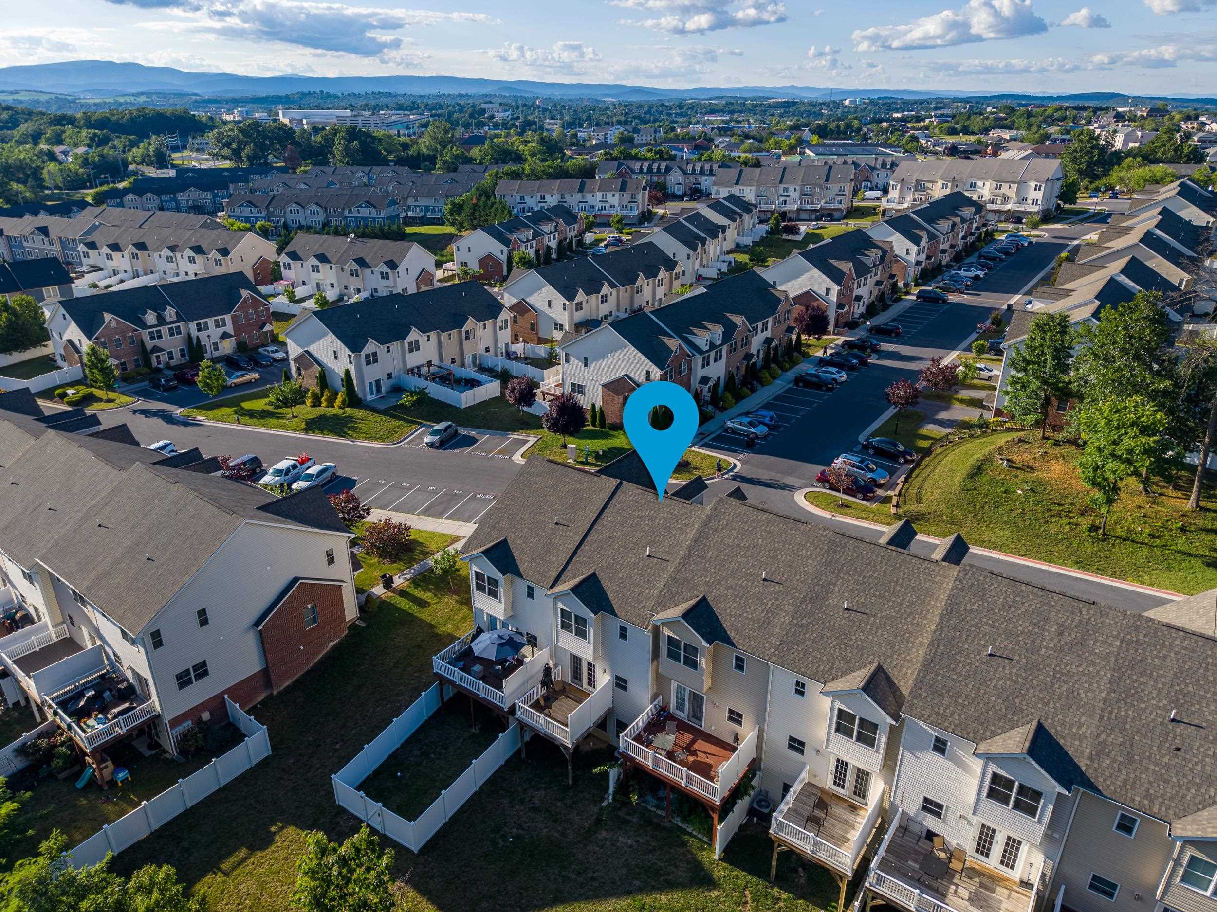 318 SAPPHIRE DR, HARRISONBURG, Virginia 22801, 4 Bedrooms Bedrooms, ,3 BathroomsBathrooms,Residential,318 SAPPHIRE DR,678857 MLS # 678857