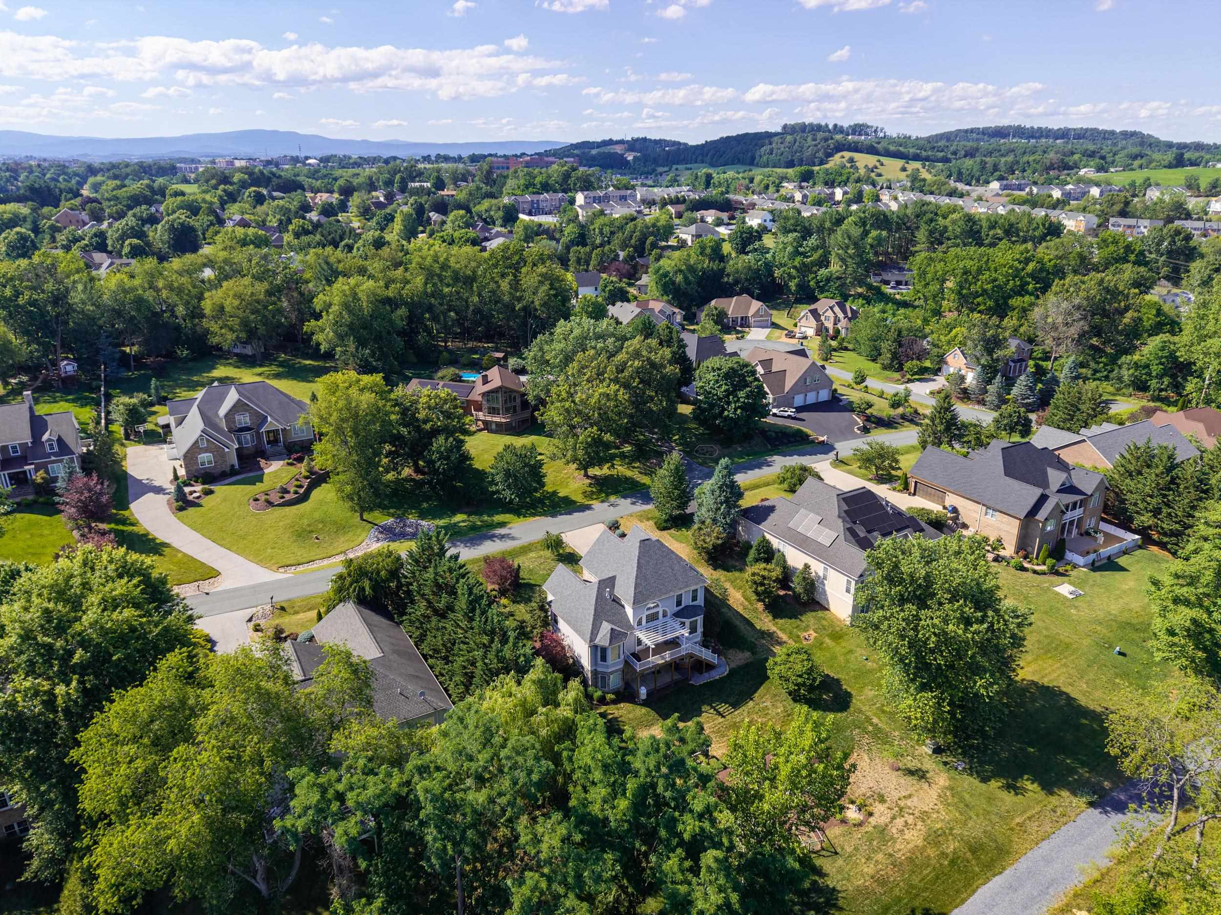 1370 KENTSHIRE DR, ROCKINGHAM, Virginia 22801, 5 Bedrooms Bedrooms, ,4 BathroomsBathrooms,Residential,1370 KENTSHIRE DR,678863 MLS # 678863
