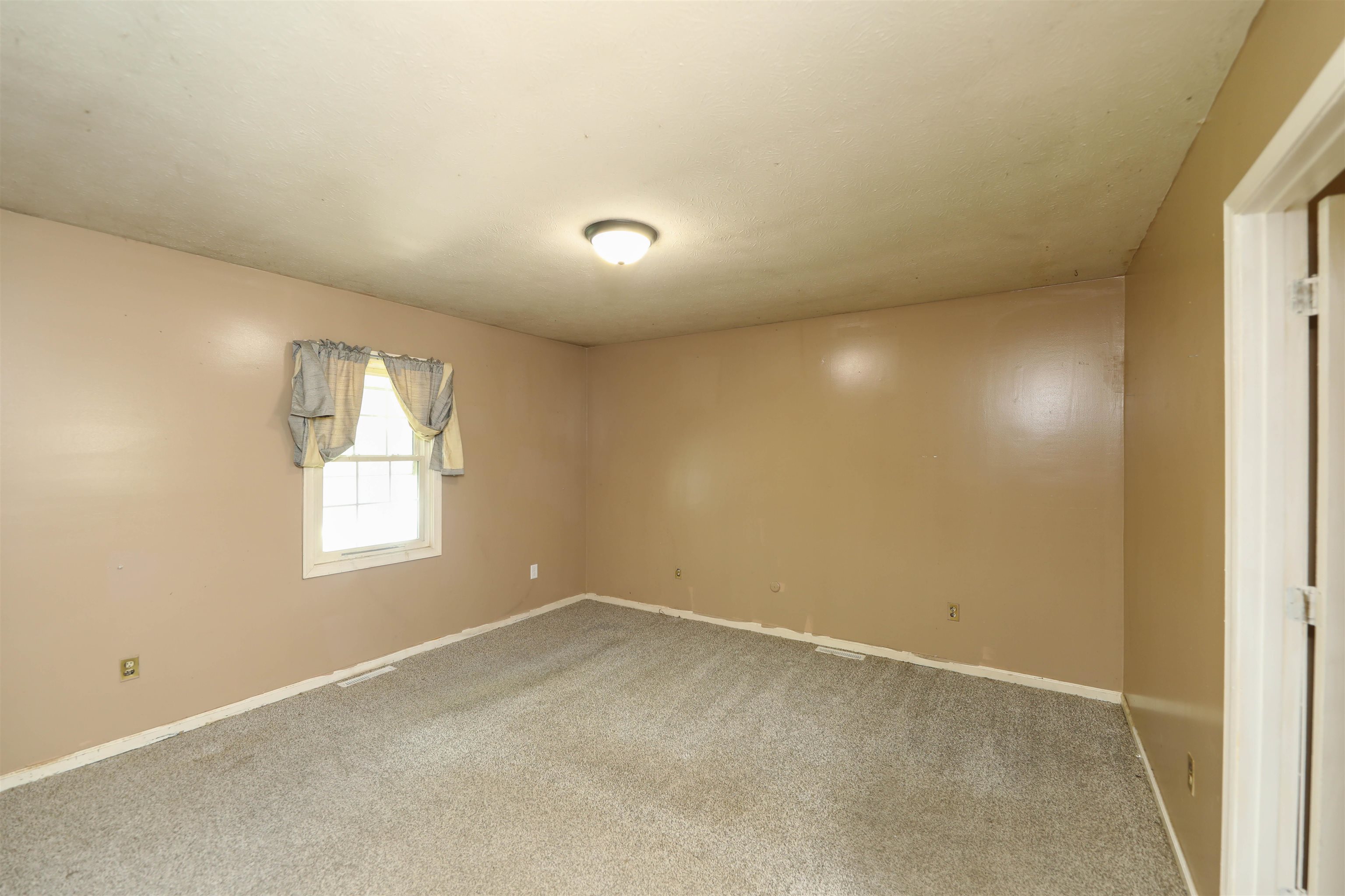 234 MONTGOMERY RD, STAUNTON, Virginia 24401, 5 Bedrooms Bedrooms, ,2 BathroomsBathrooms,Residential,234 MONTGOMERY RD,678870 MLS # 678870